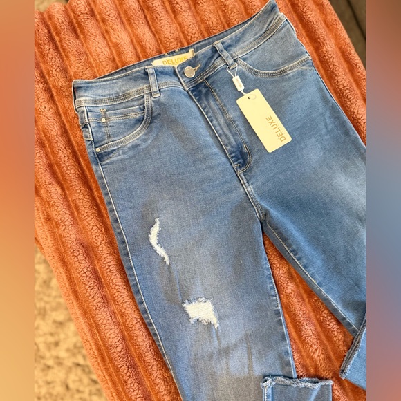 Colombian D’eLuxe Blue Ankle Cropped Jeans with Modern Distressing - Picture 2 of 5